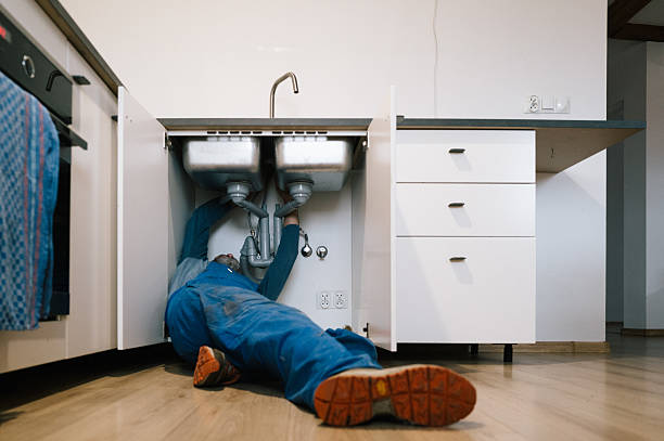 Professional Leak Detection technician working in Harwood Heights, IL